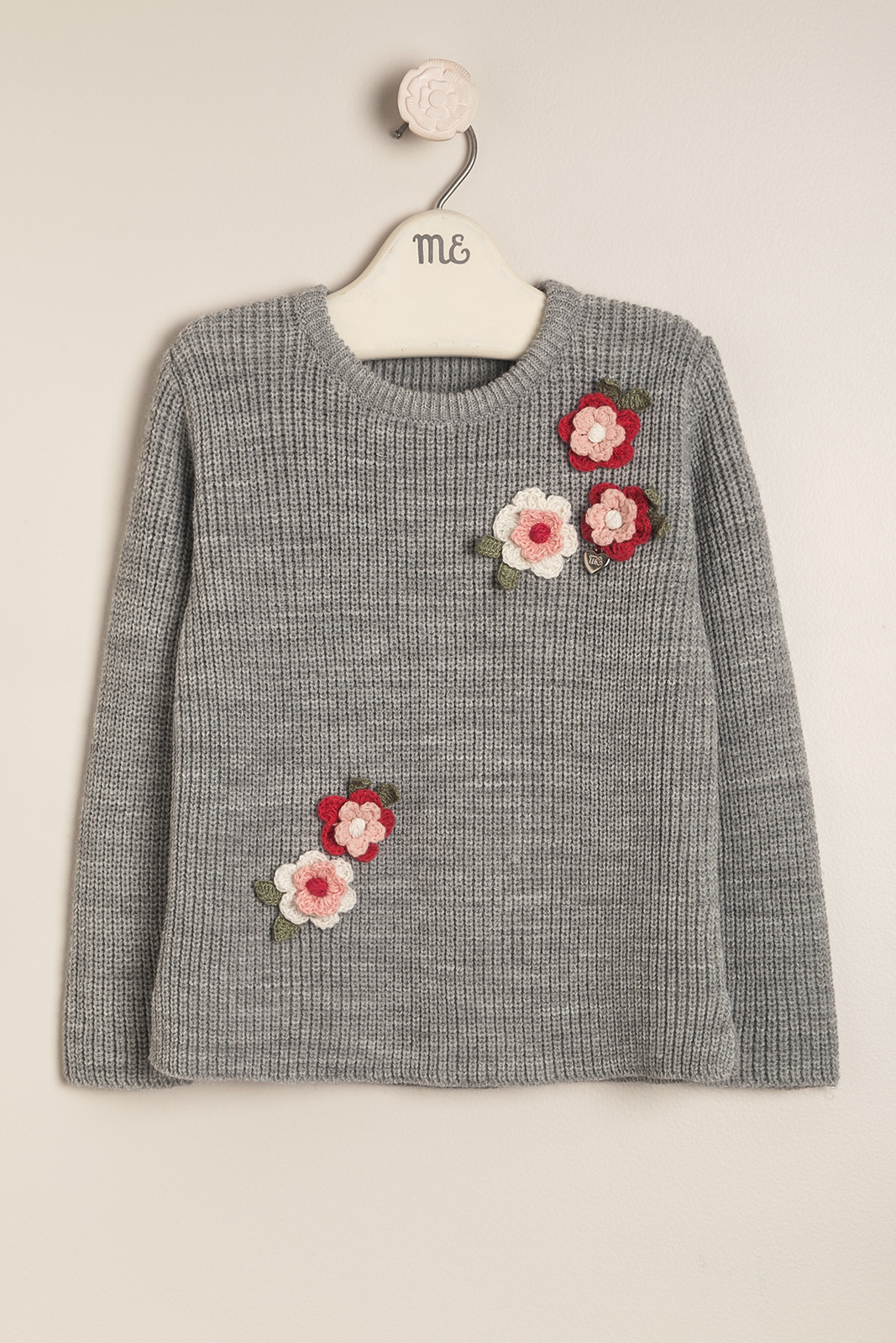 Sweater gris flores crochet