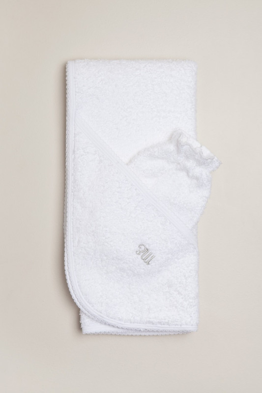 toalla bordada blanca